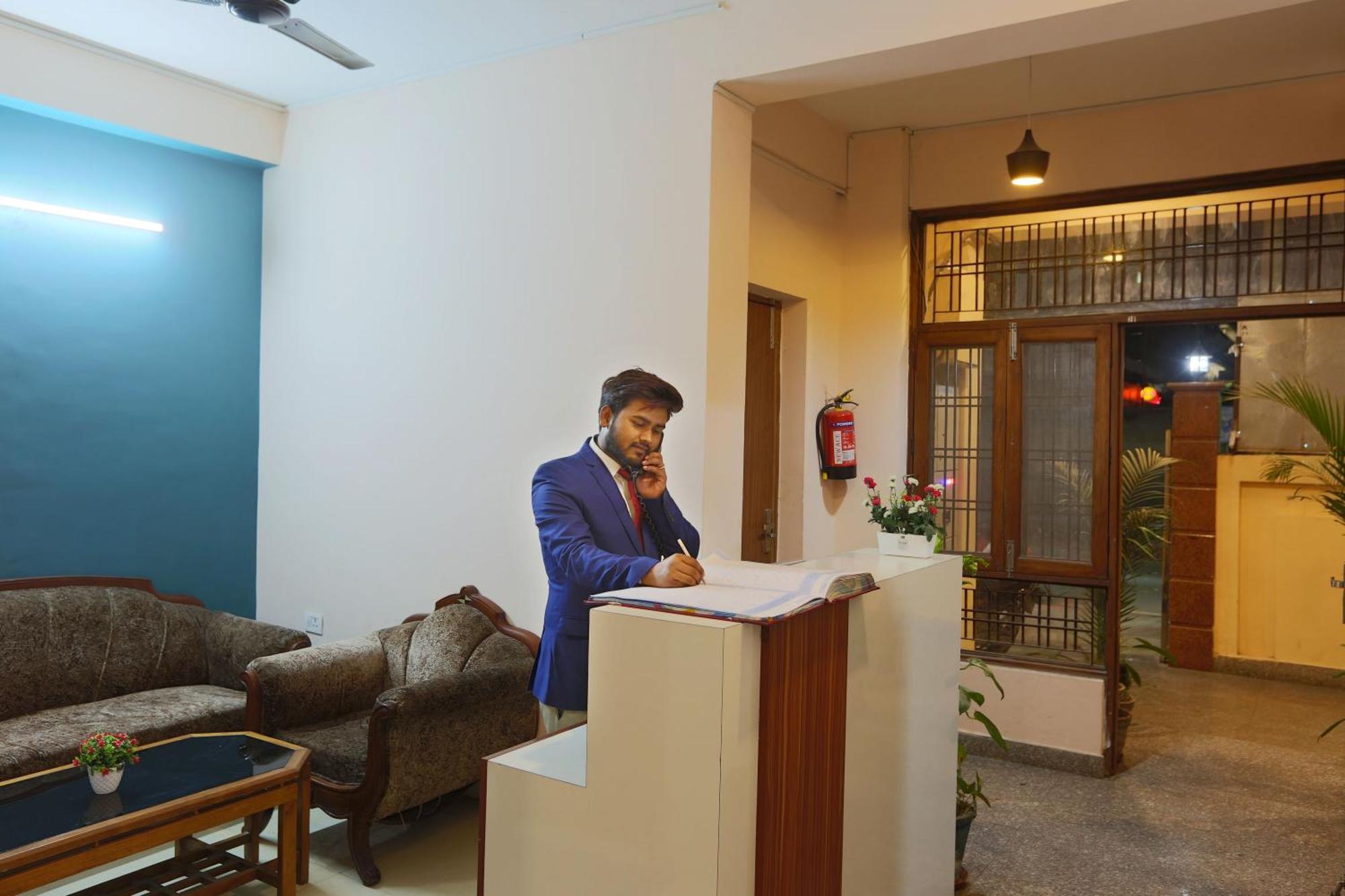 Hotel Ginger Palace - Corporate Hotel Noida Sector 62 Екстер'єр фото